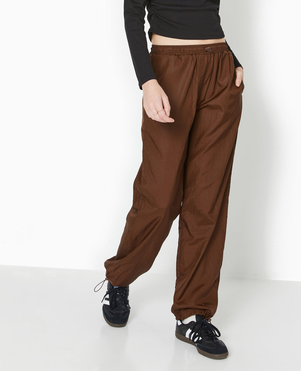 Pantalon parachute avec liens élastiqués
