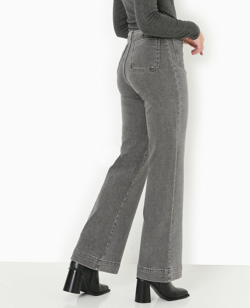 Jean flare taille haute avec poches plaquées