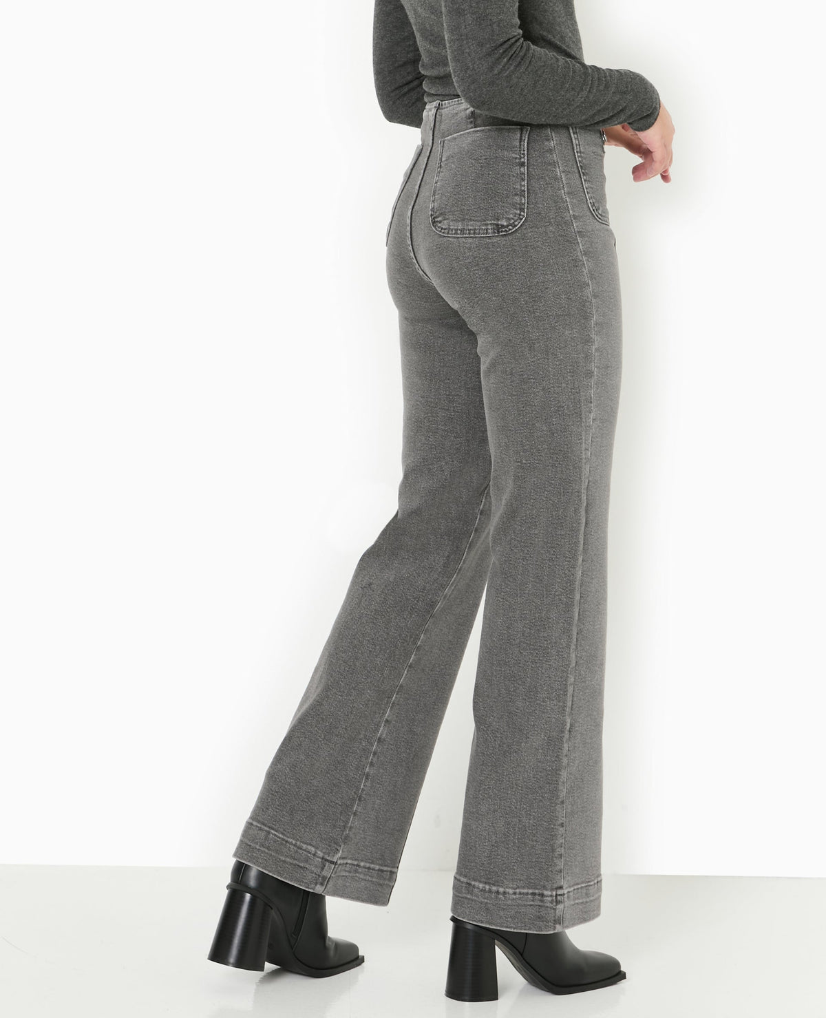 Jean flare taille haute avec poches plaquées
