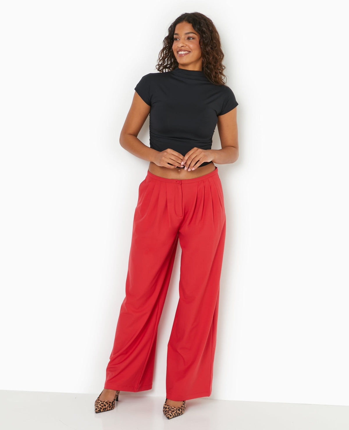 Pantalon large et droit avec pinces