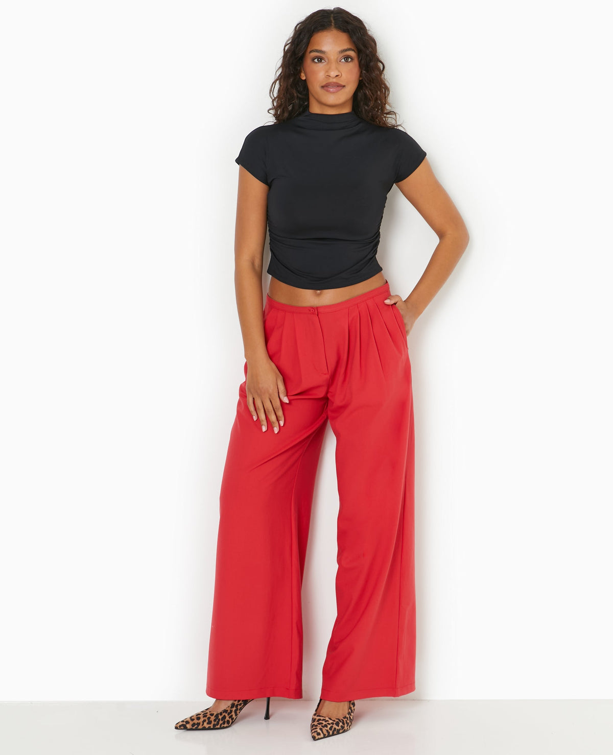 Pantalon large et droit avec pinces
