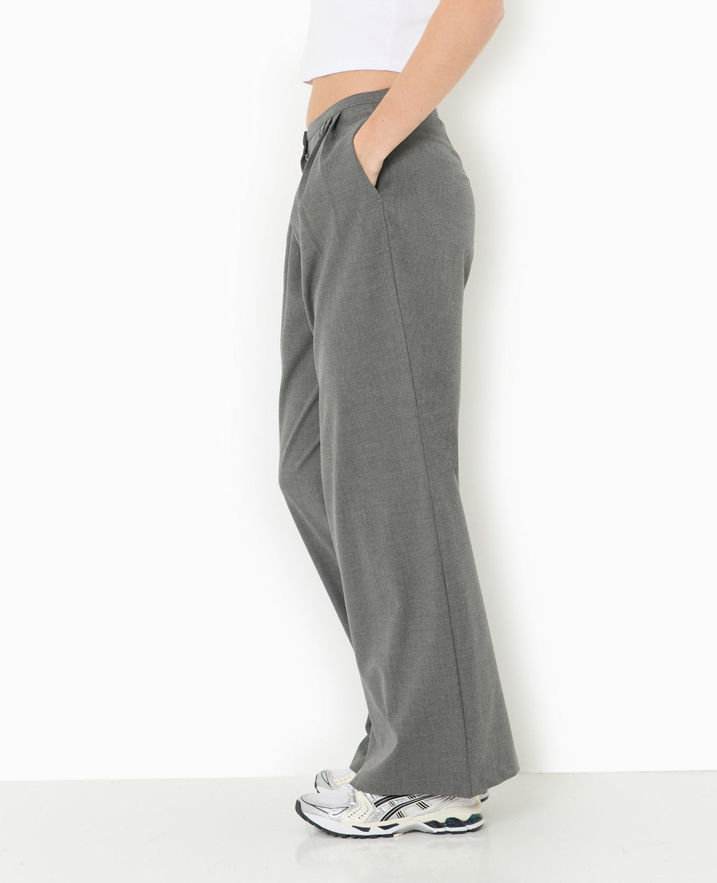 Pantalon large et droit avec pinces
