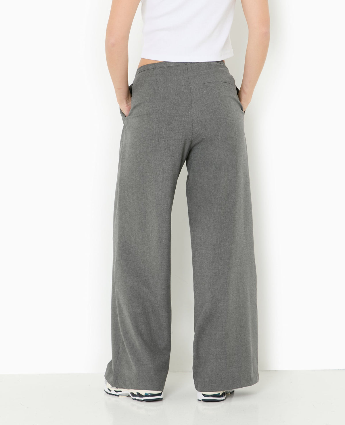 Pantalon large et droit avec pinces