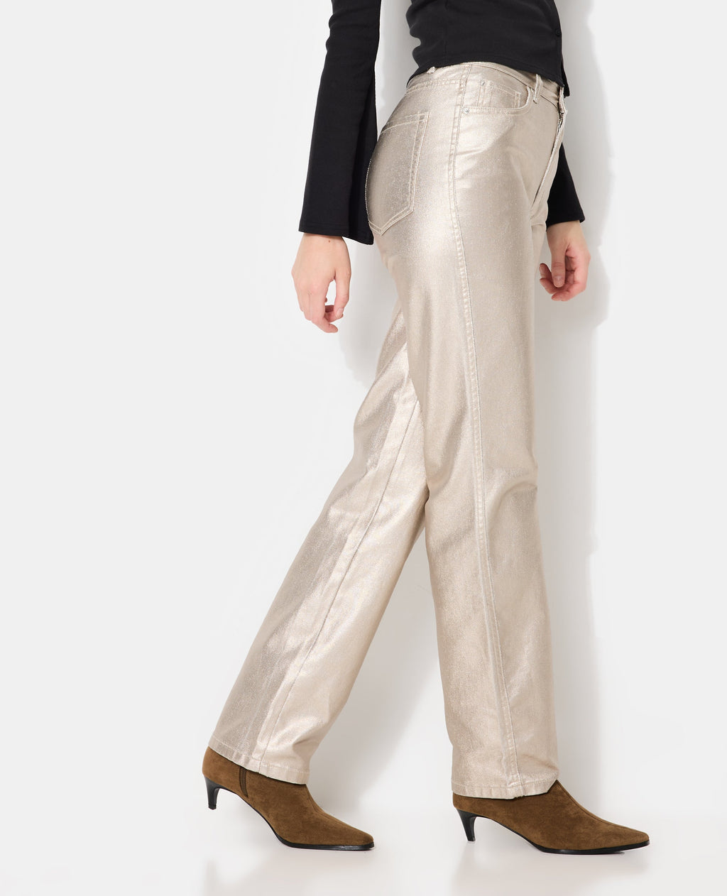 J90-2 / Jean straight avec enduction dorée taille medium