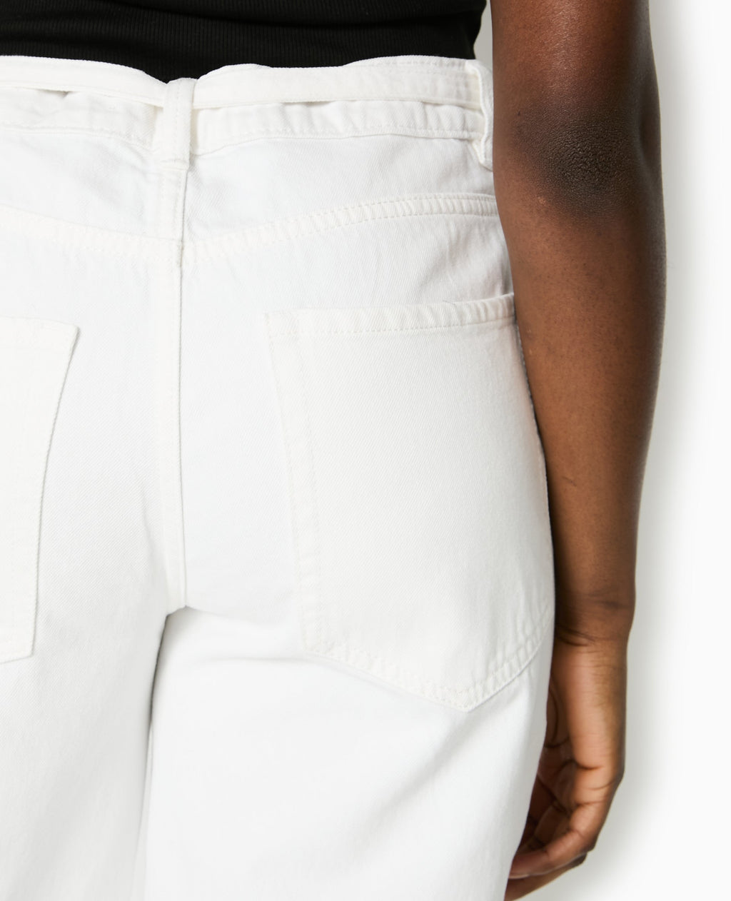 Jean baggy taille basse avec ceinture à nouer