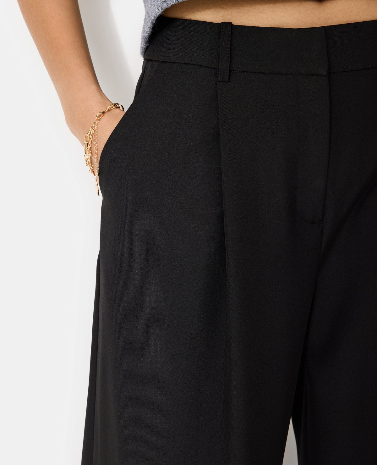 Pantalon large et droit avec pinces