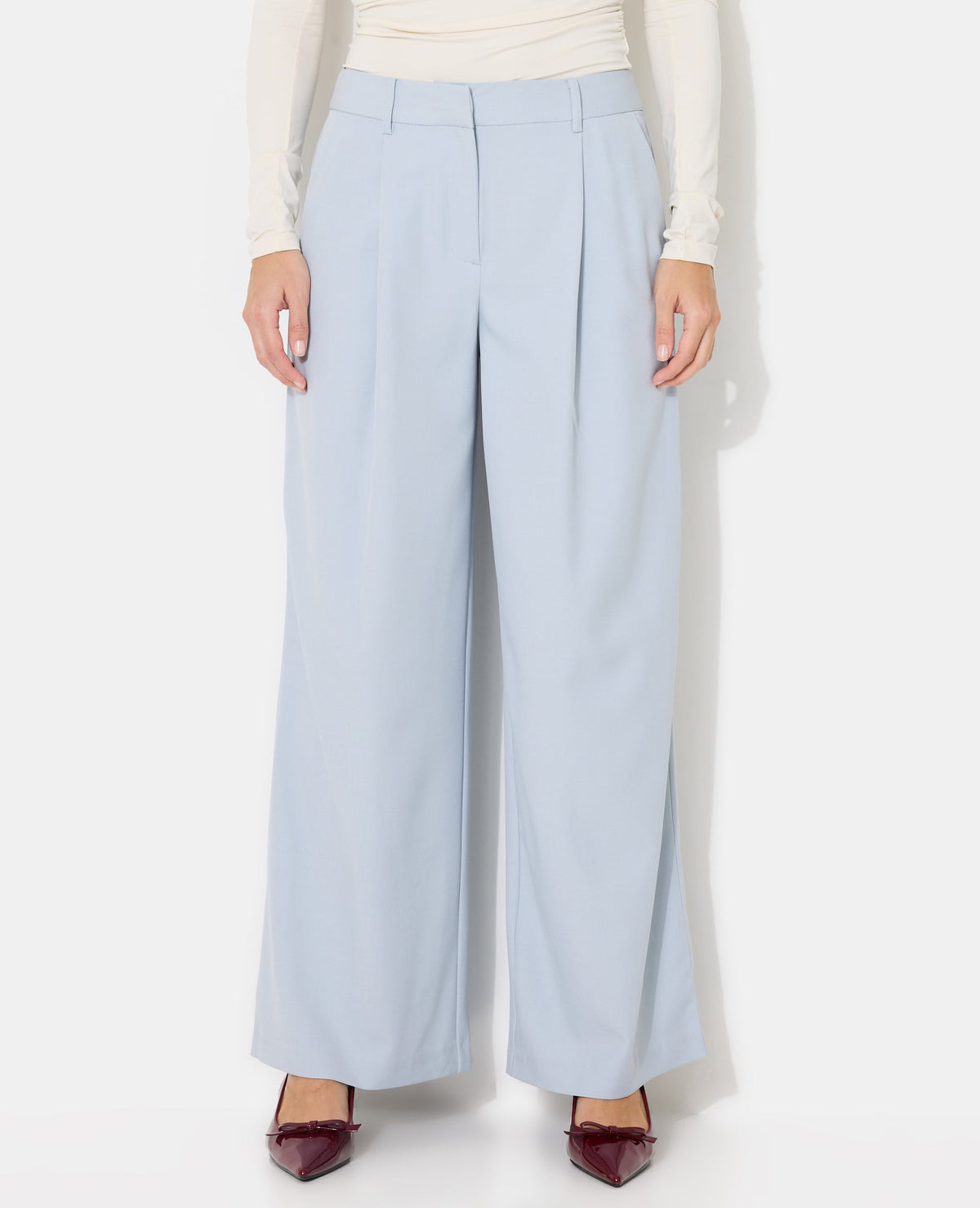 Pantalon large et droit avec pinces
