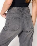 Jean straight taille haute avec bas coupés