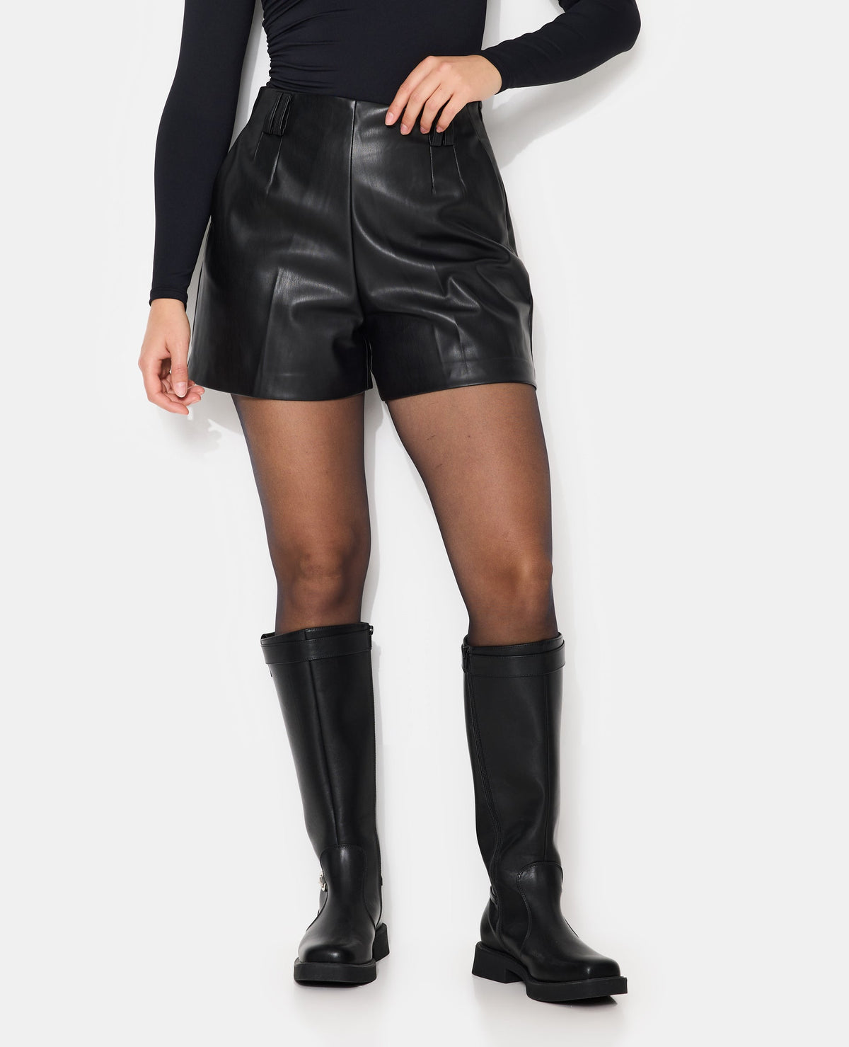 Short taille haute en simili cuir