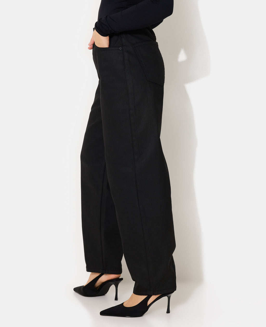 Jean barrel enduit taille haute