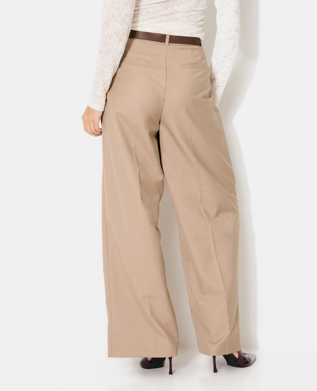 Pantalon large taille haute avec ceinture