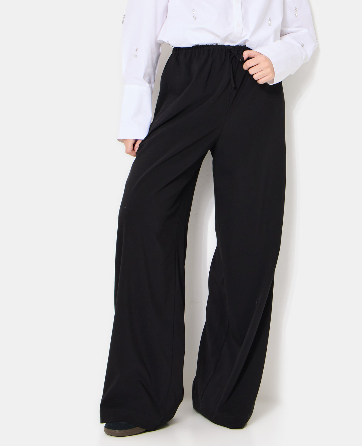 Pantalon droit et large avec lien coulissé
