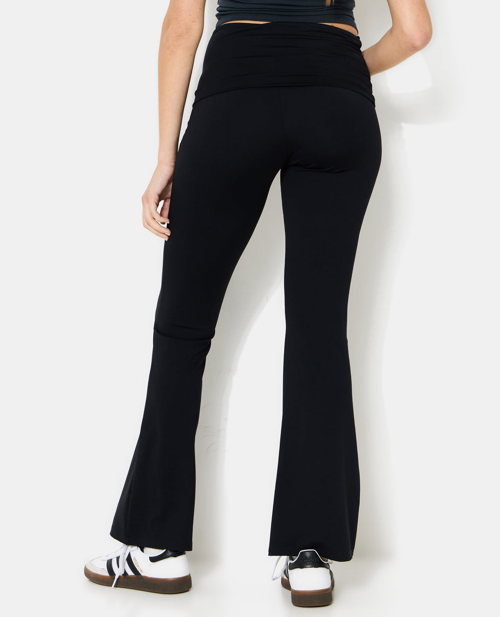 Pantalon flare en matière sculptante