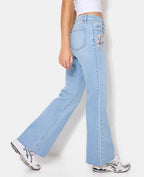 Jean flare taille basse avec broderies fleurs