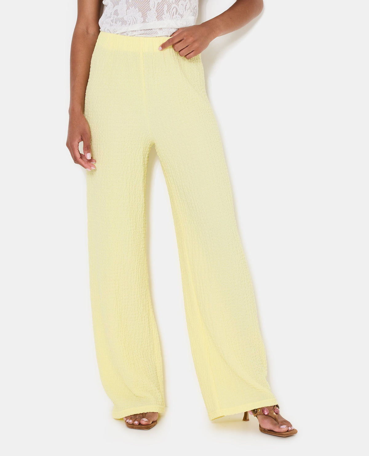 Pantalon droit en tissu bubble reliefé