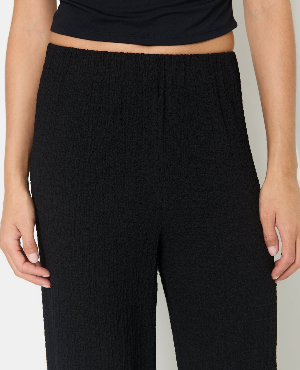 Pantalon droit en tissu bubble reliefé