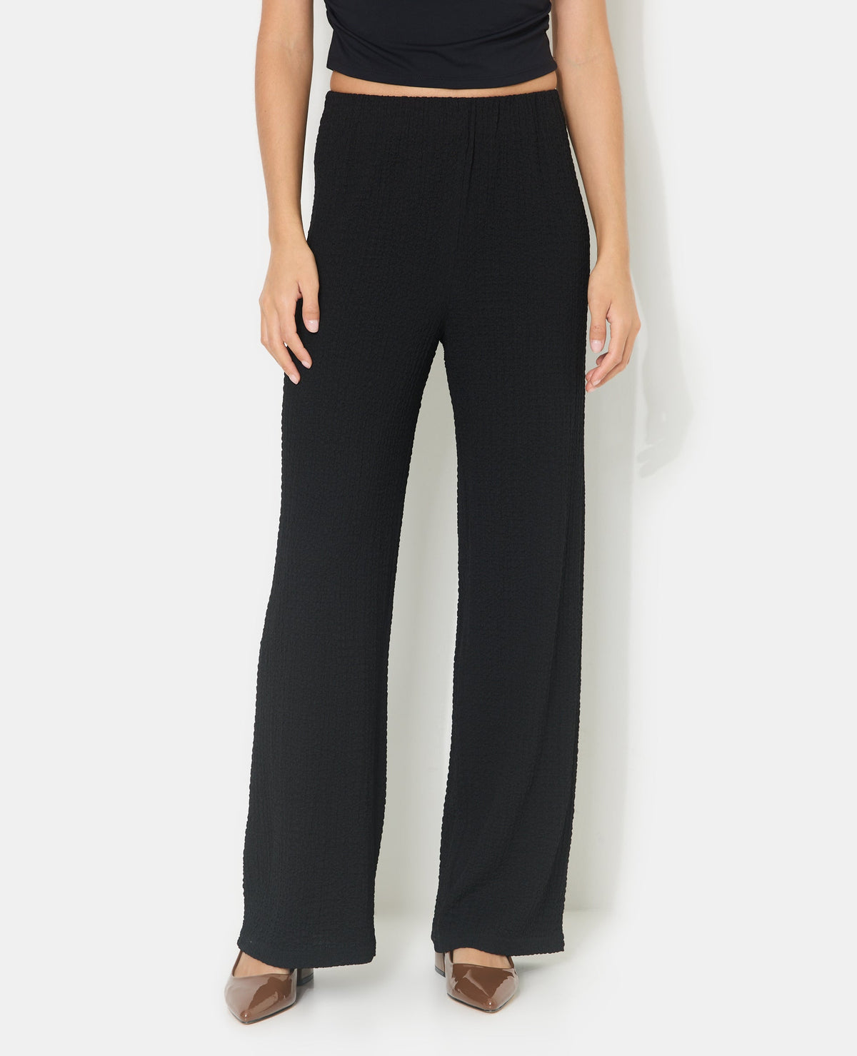 Pantalon droit en tissu bubble reliefé