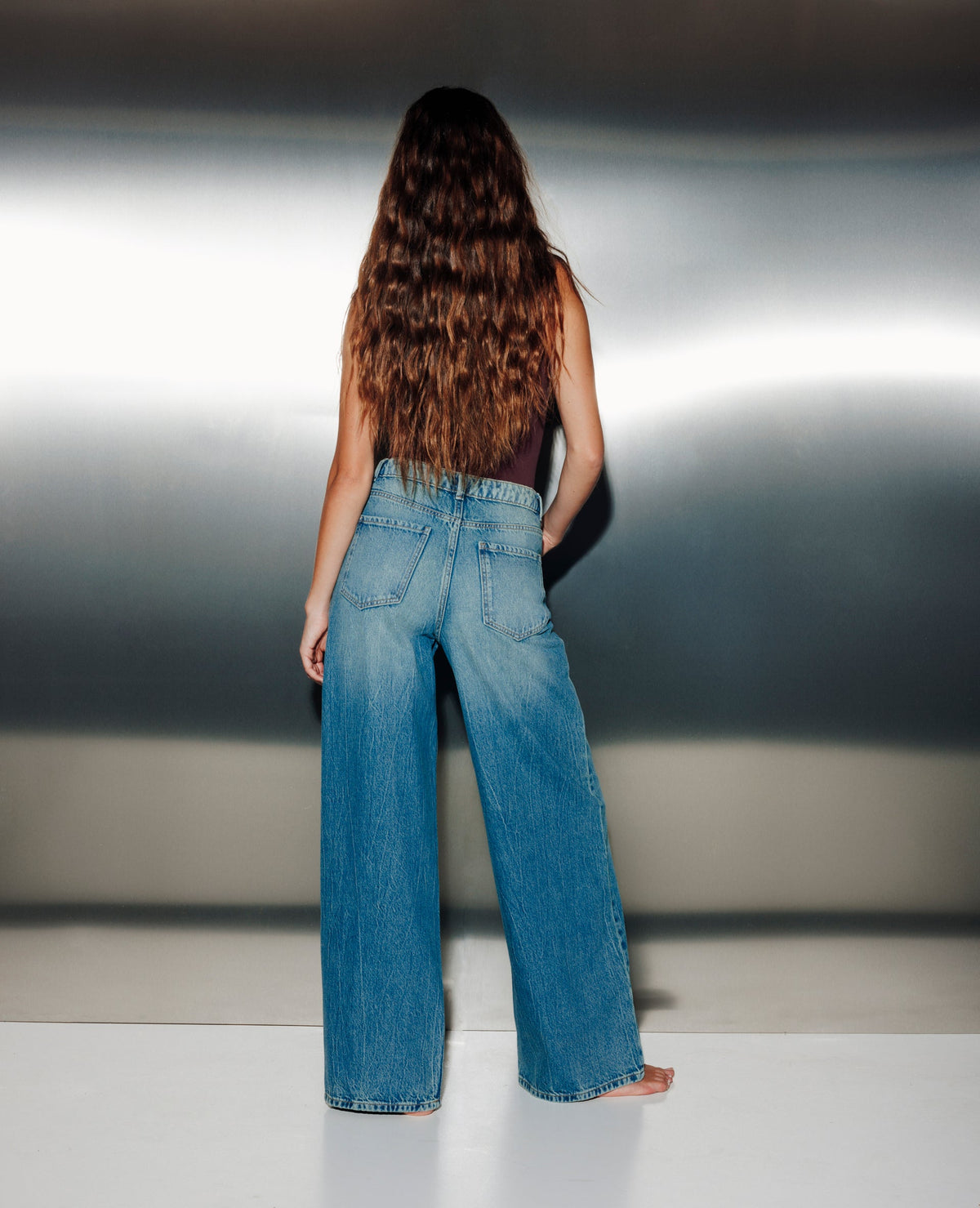 Jean wide taille haute avec ceinture décalée