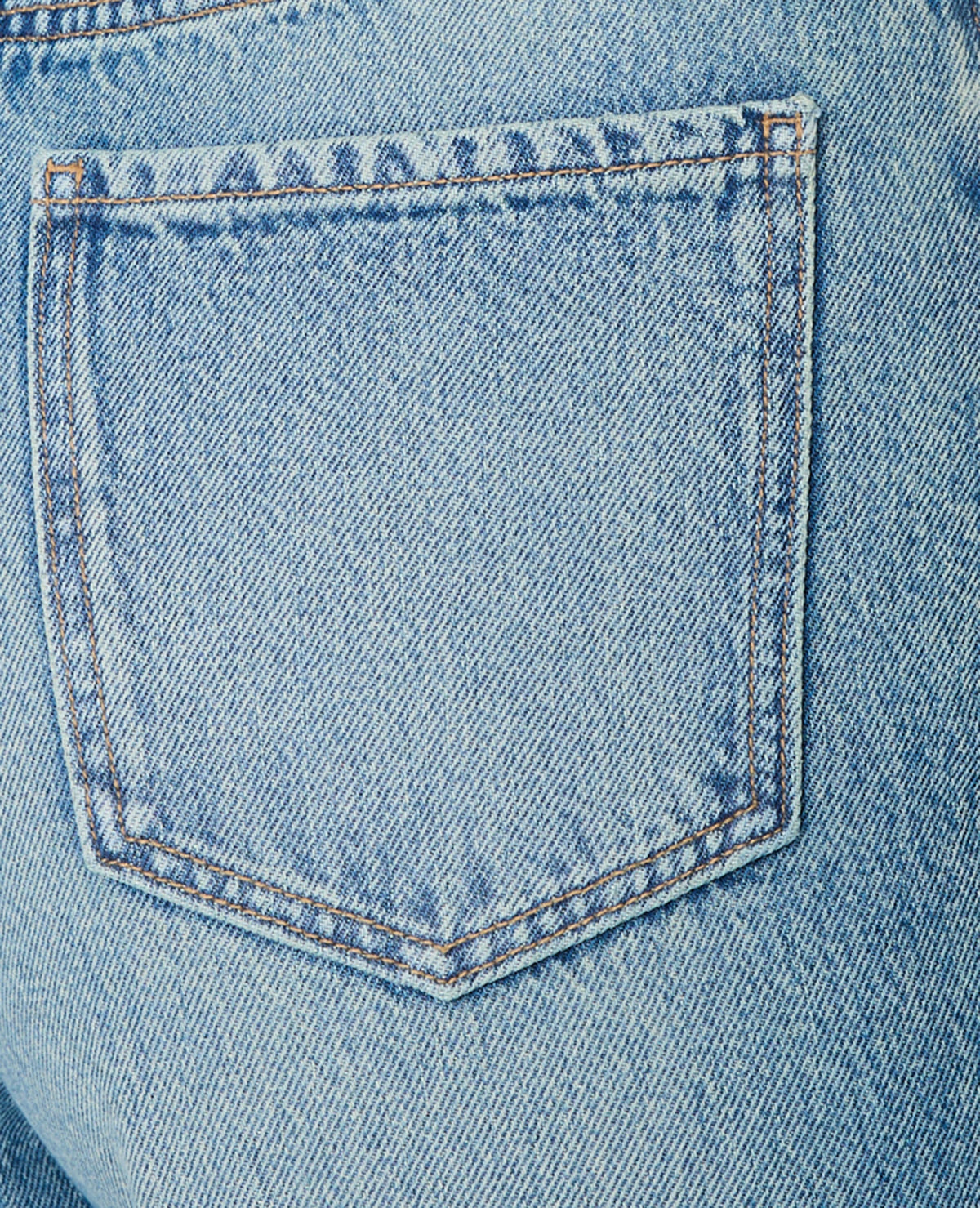 Jean wide taille haute avec ceinture décalée