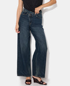 Jean wide taille haute avec ceinture décalée