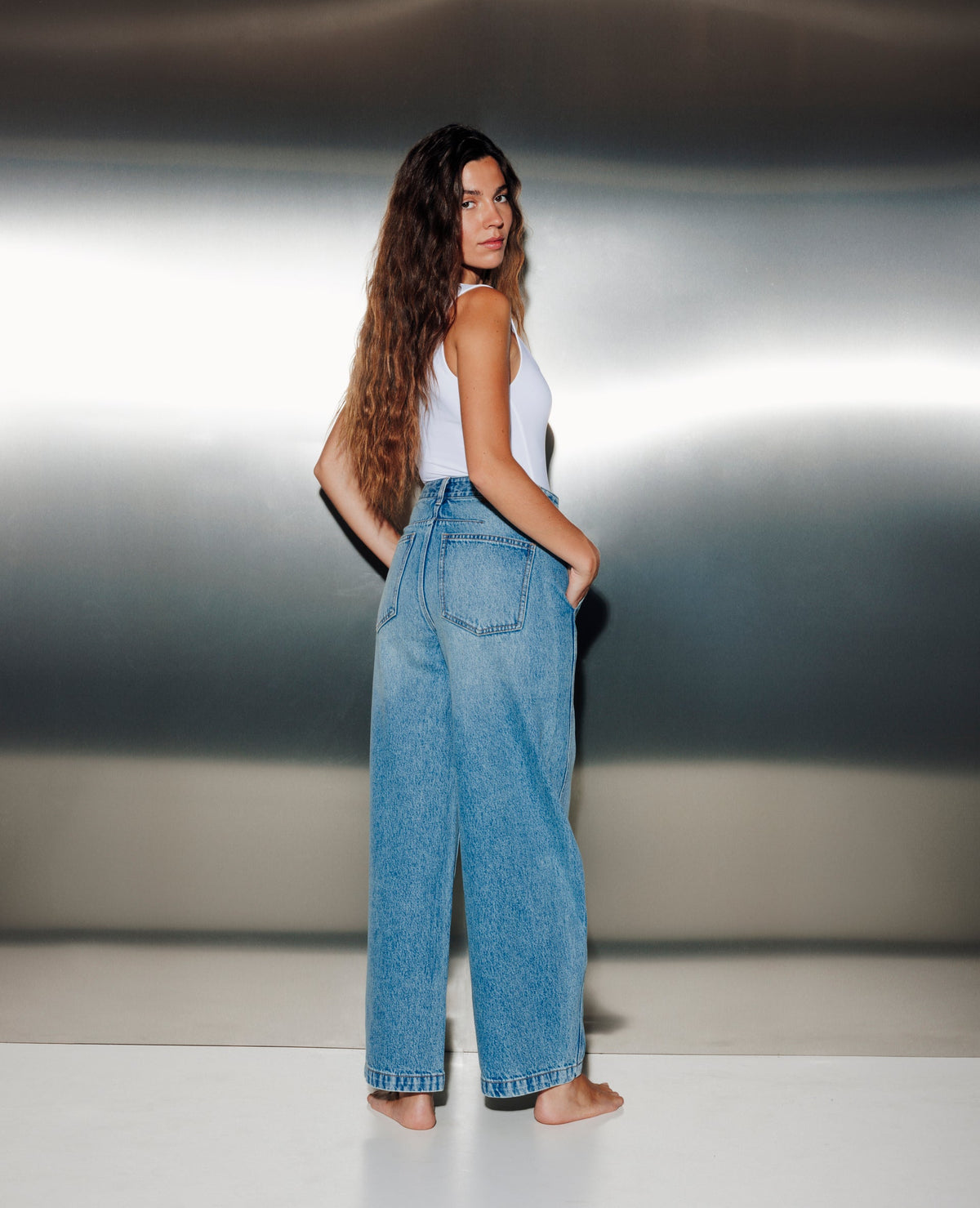 Jean barrel taille haute avec jeux de couture