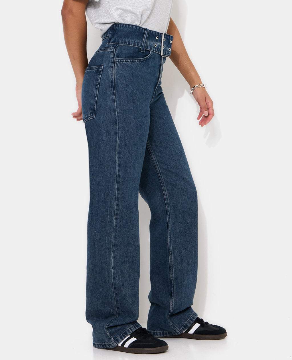 Jean straight taille haute avec ceinture