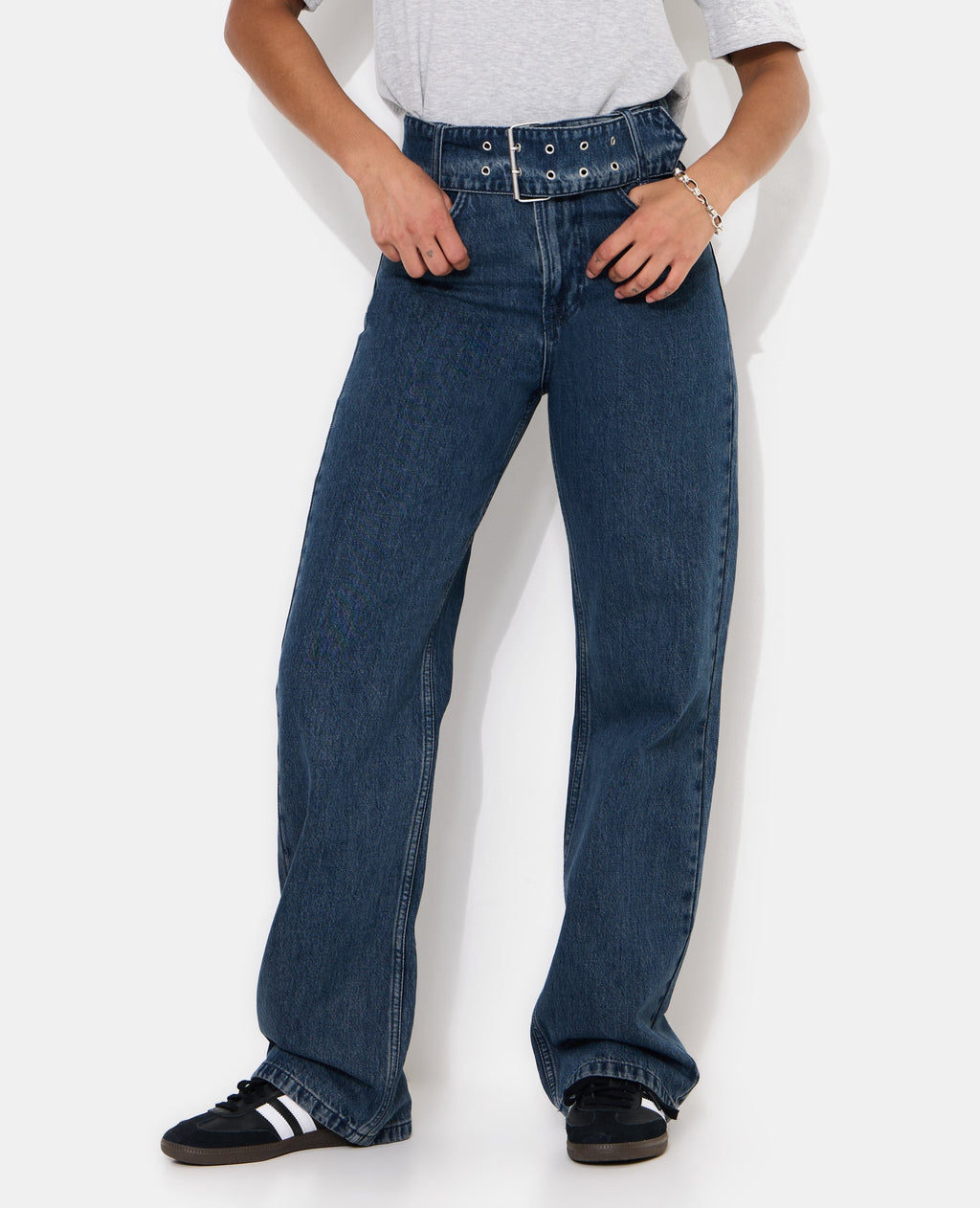 Jean straight taille haute avec ceinture