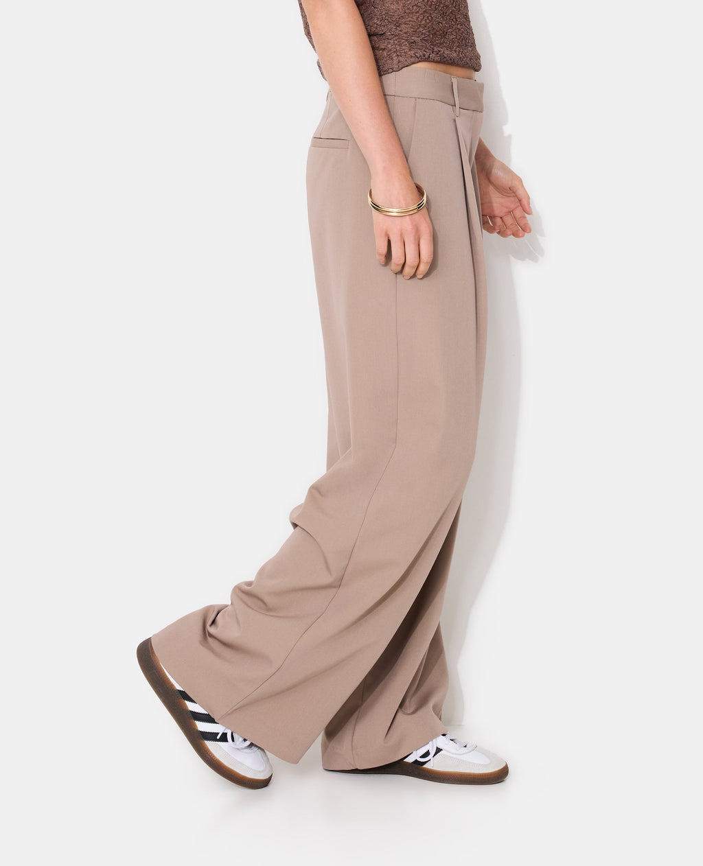 Pantalon large et droit avec pinces