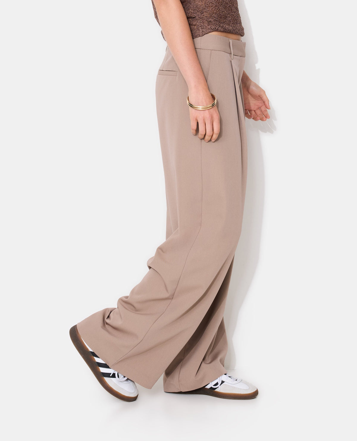 Pantalon large et droit avec pinces