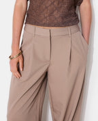 Pantalon large et droit avec pinces