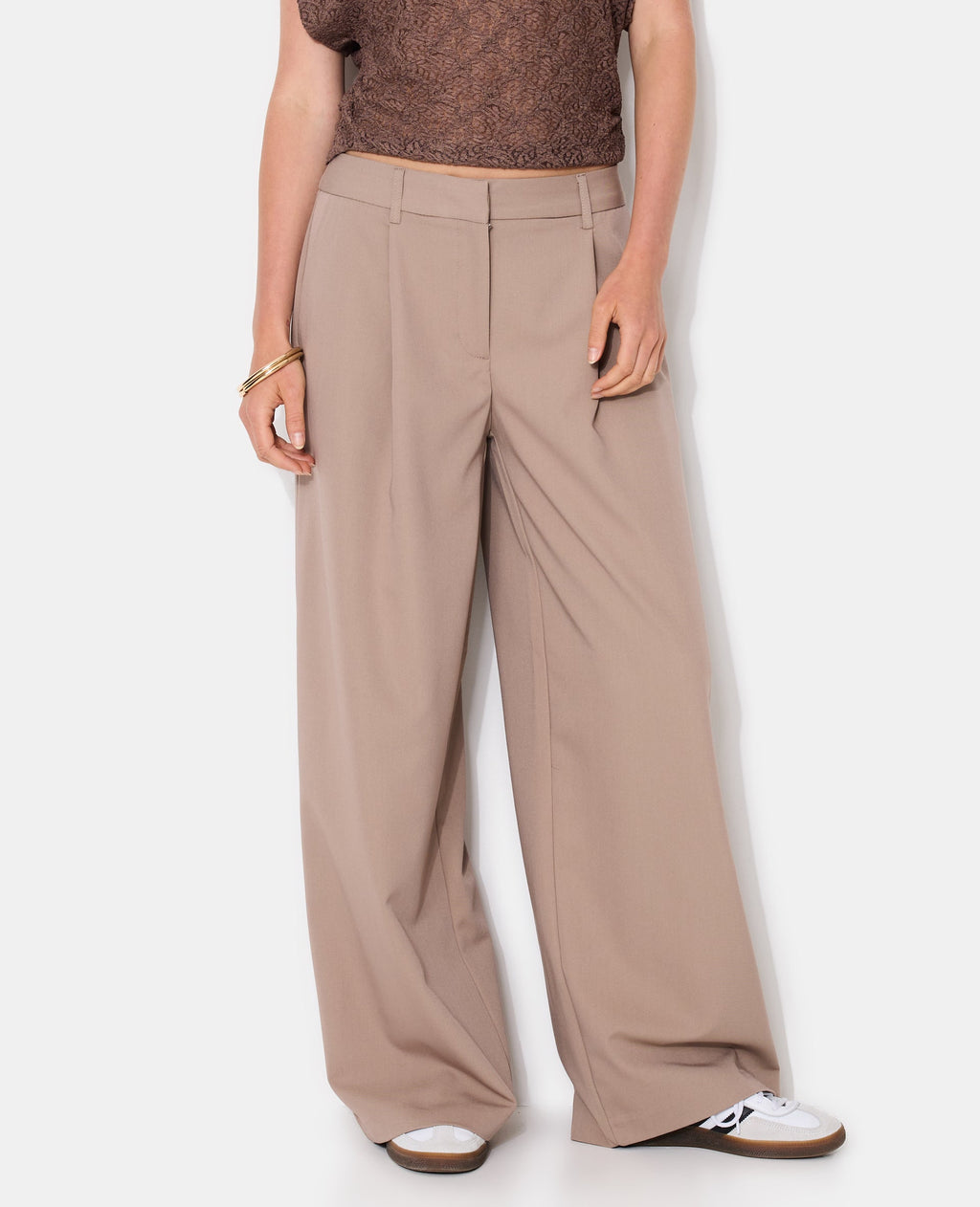 Pantalon large et droit avec pinces