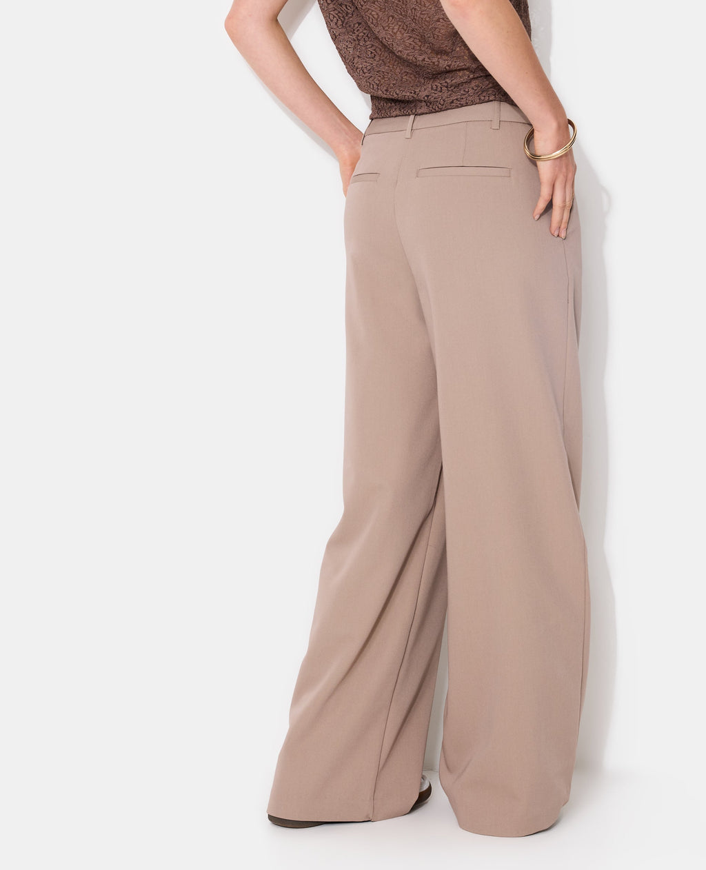 Pantalon large et droit avec pinces