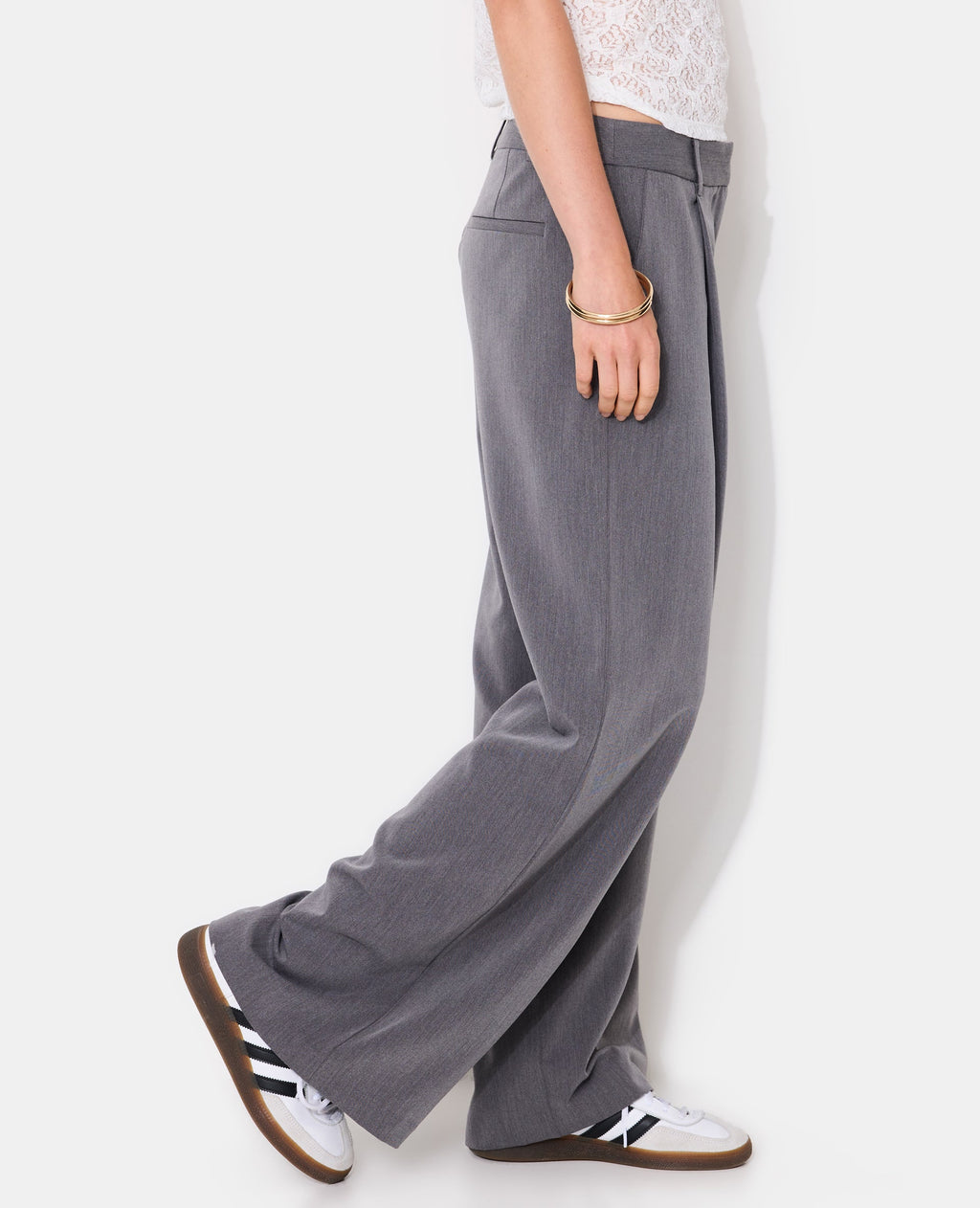 Pantalon large et droit avec pinces