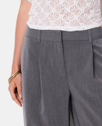 Pantalon large et droit avec pinces
