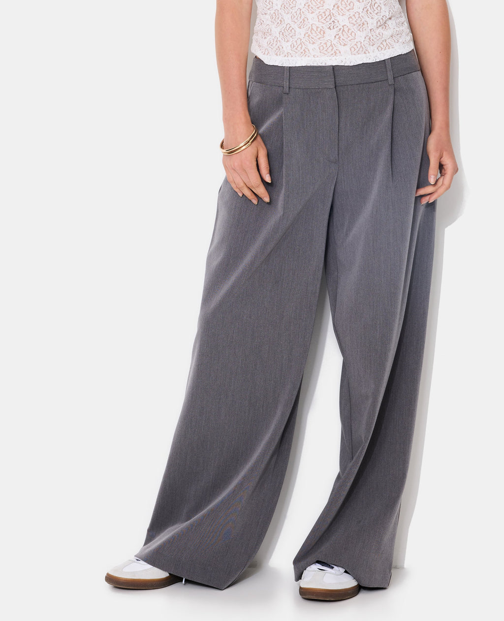 Pantalon large et droit avec pinces
