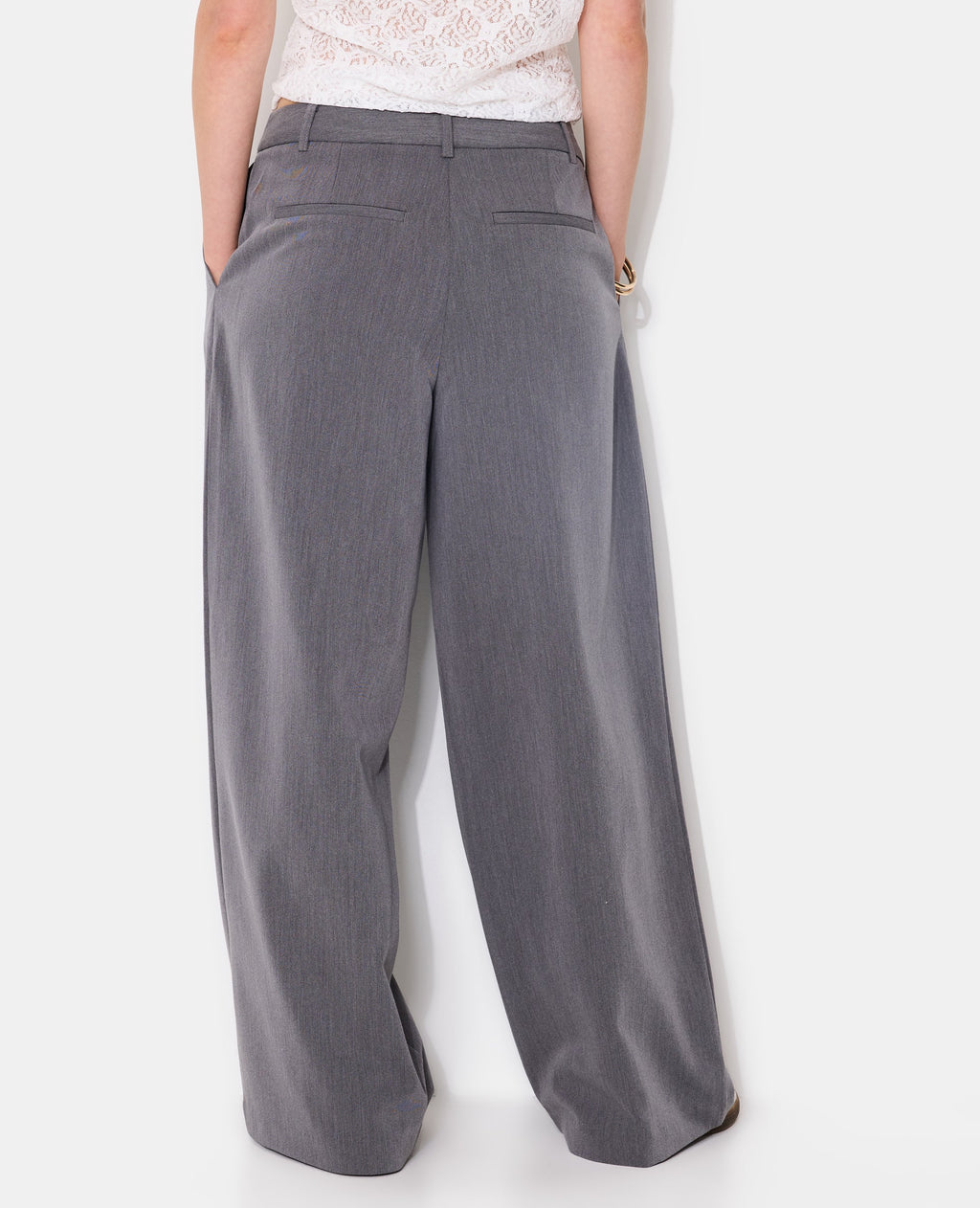 Pantalon large et droit avec pinces