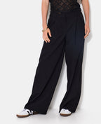 Pantalon large et droit avec pinces