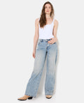 Jean wide taille medium avec œillets