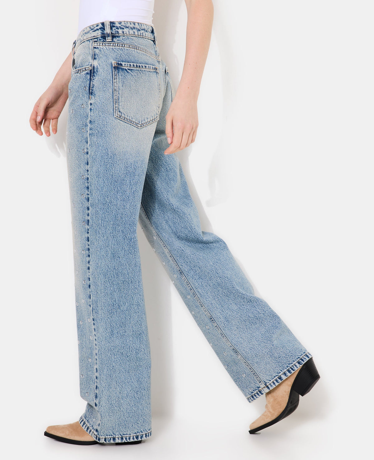 Jean wide taille medium avec œillets