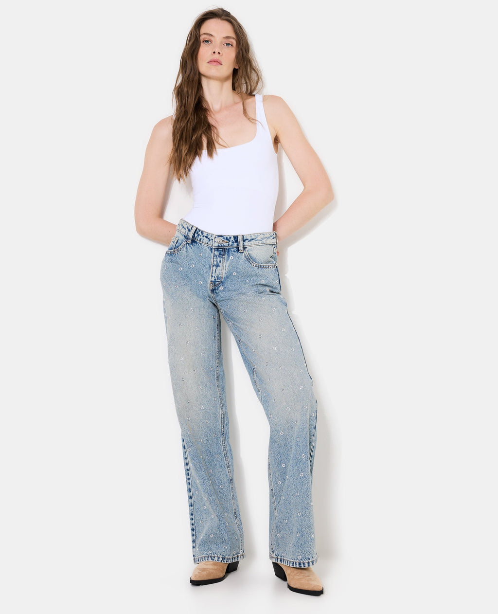 Jean wide taille medium avec œillets
