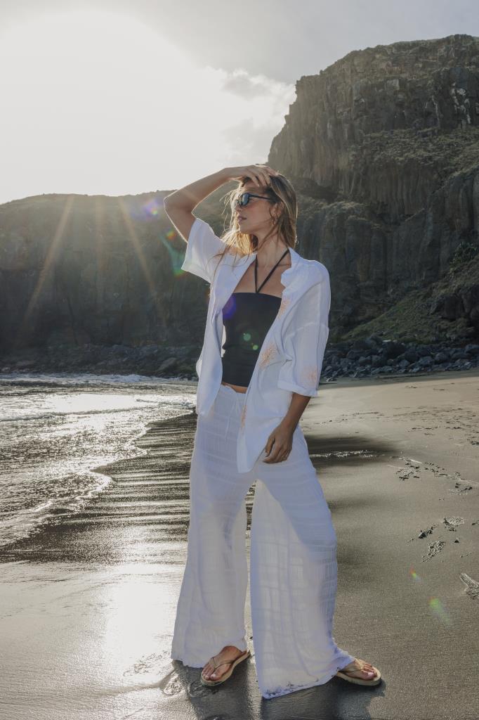 Pantalon droit et ample en tissu texturé