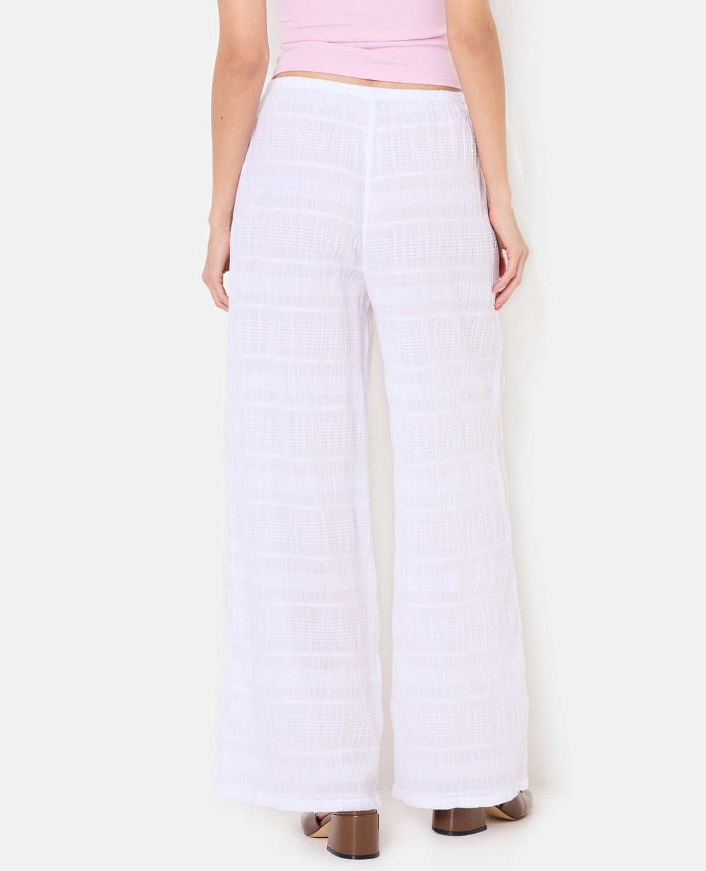 Pantalon droit et ample en tissu texturé