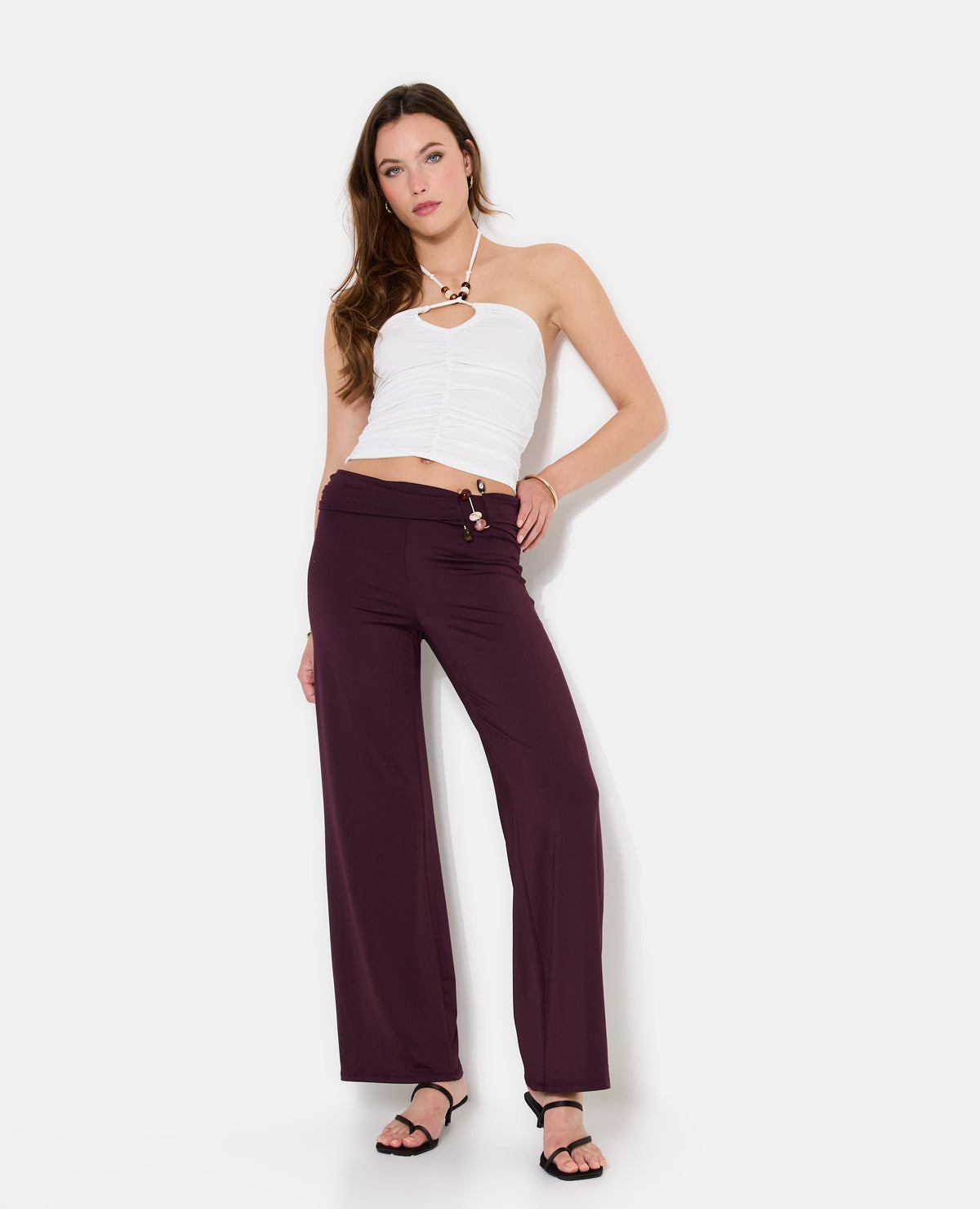 Pantalon droit en maille avec détail bijou et pierres