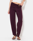 Pantalon droit en maille avec détail bijou et pierres