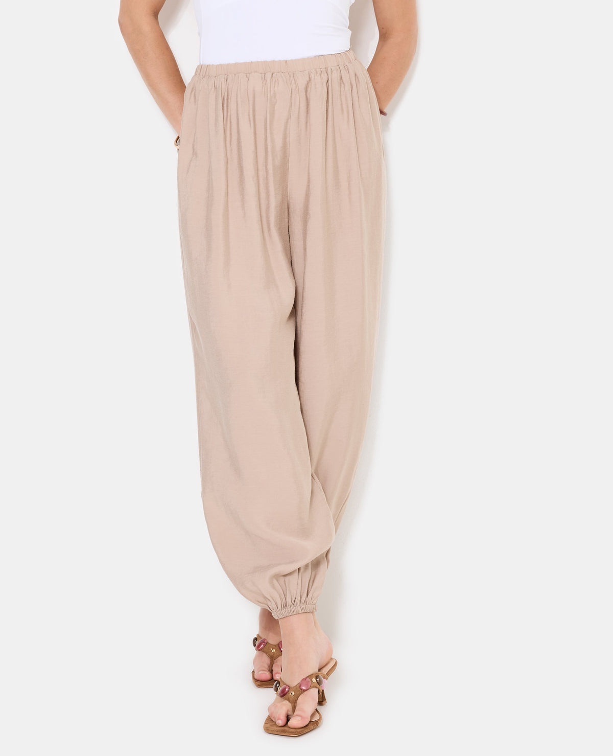 Pantalon bouffant en tissu satiné