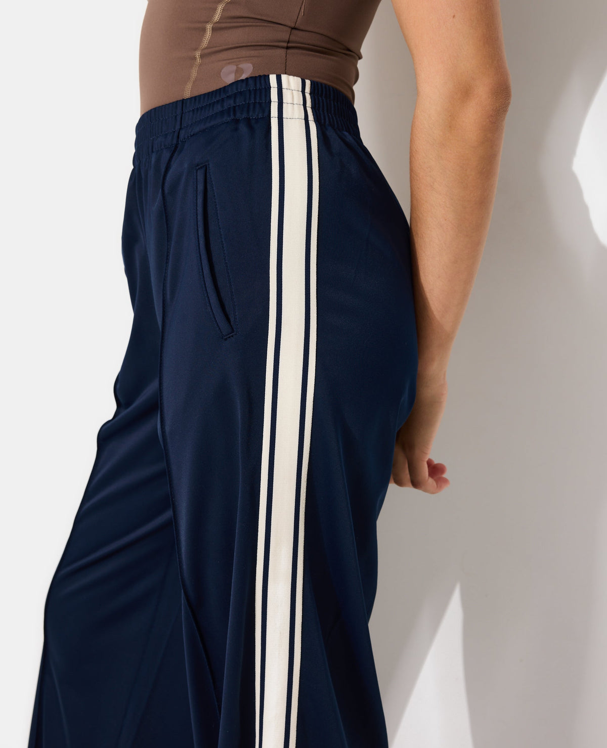 Pantalon de jogging droit avec bandes contrastées