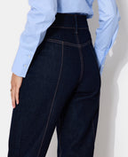 Jean droit taille haute avec jeux de couture