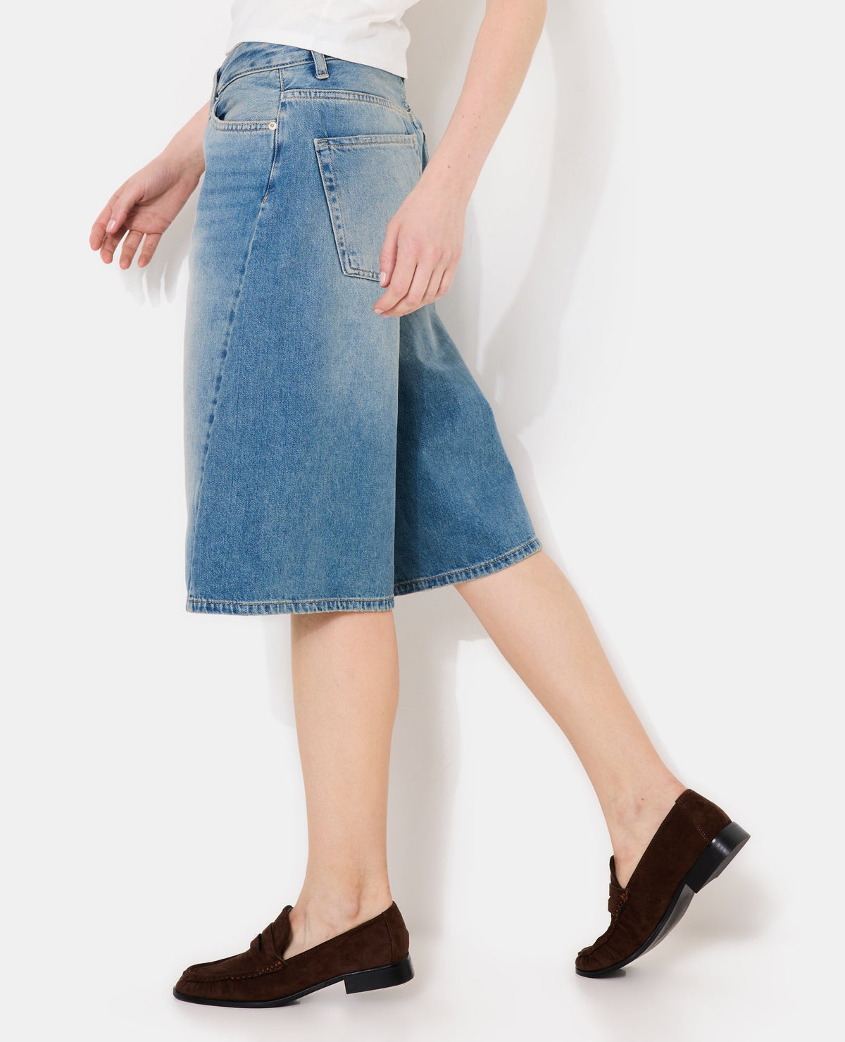 Bermuda en jean ample avec ceinture décalée