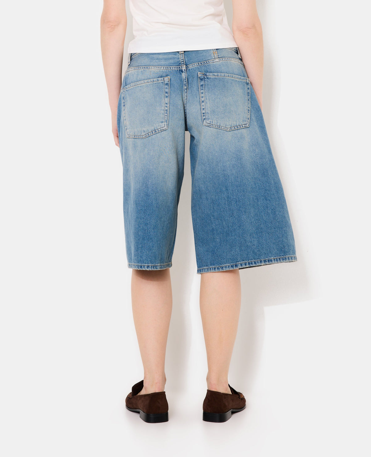 Bermuda en jean ample avec ceinture décalée
