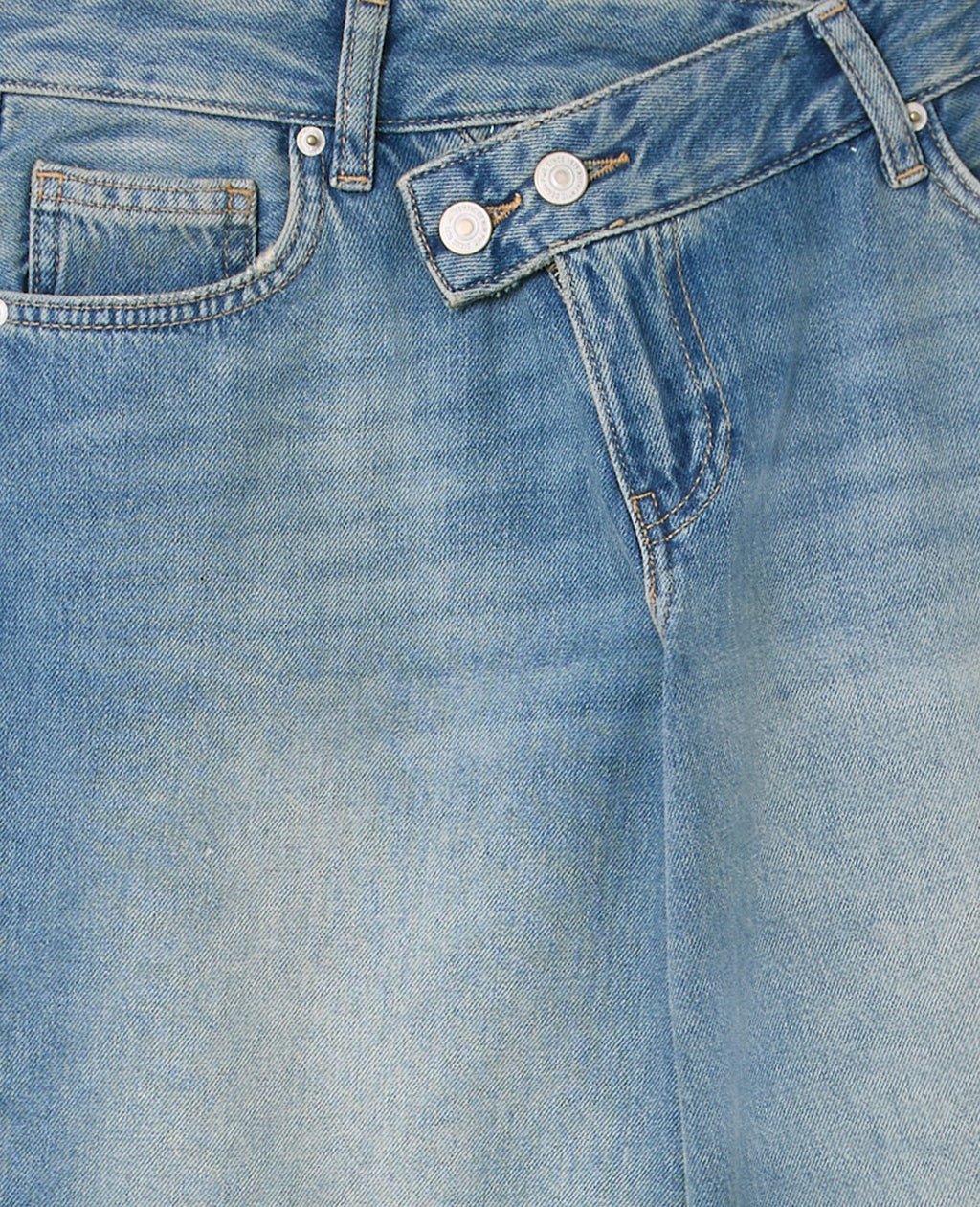Bermuda en jean ample avec ceinture décalée